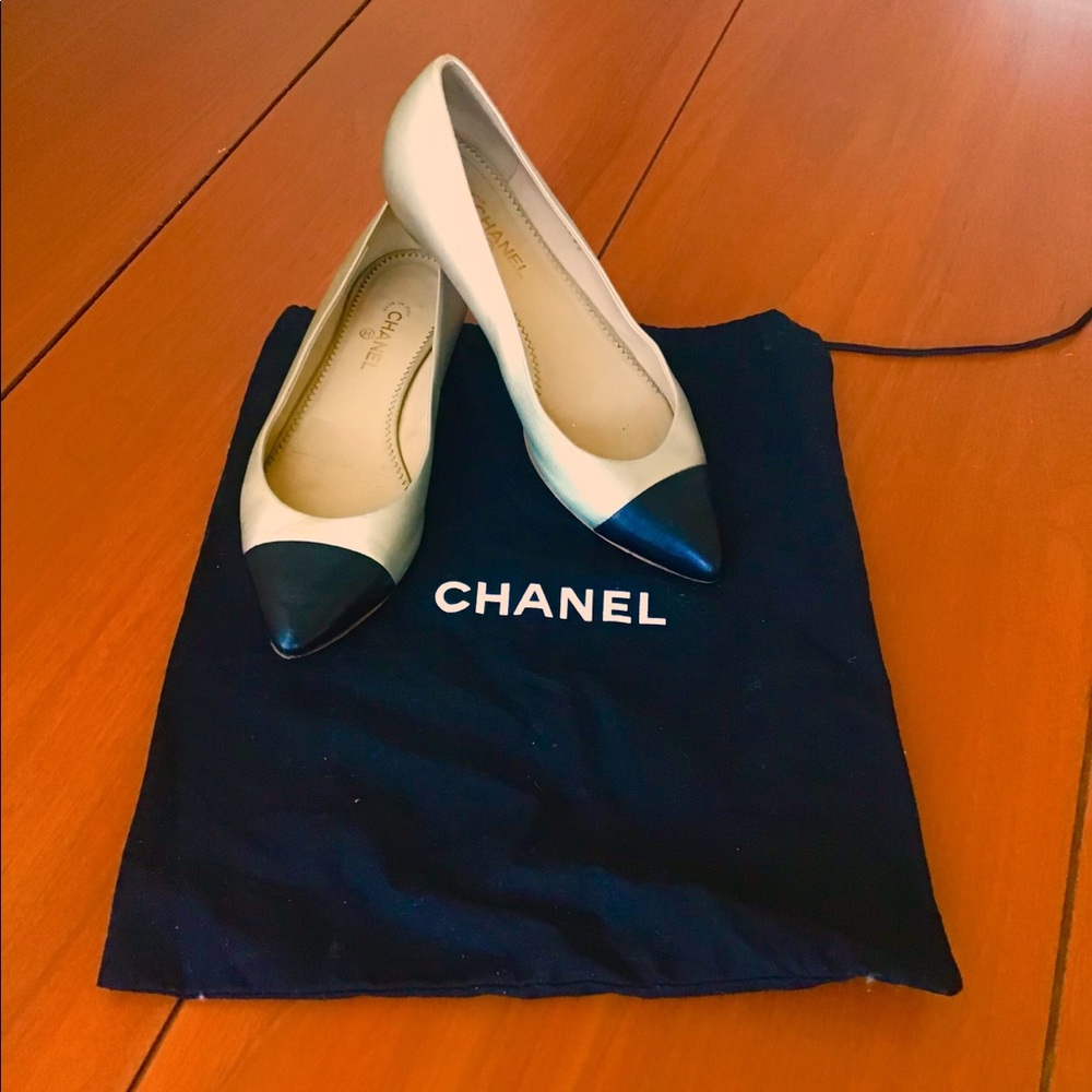 Chanel gold and black flats